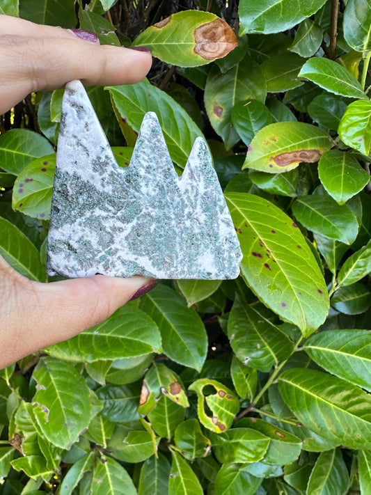 Tree Agate Mountain Crystal Carving